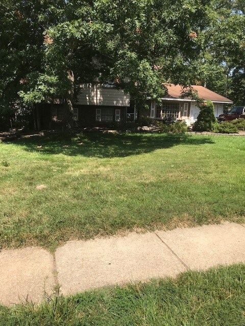 Sideburn Rd House - 4908 Sideburn Rd