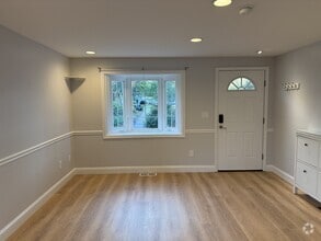 Building Photo - 221 Fox Hollow Dr