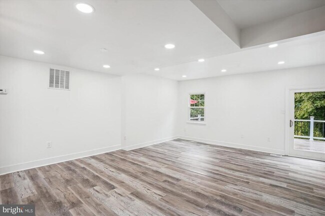 Foto del edificio - 8648 Watershed Ct