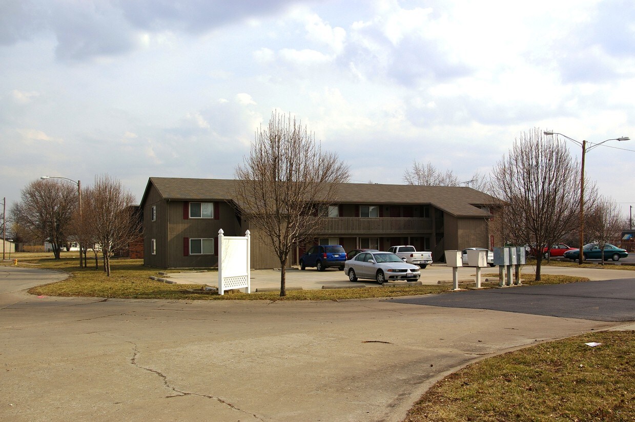 Brooke Ridge Apts - 48 Briarhaven Dr