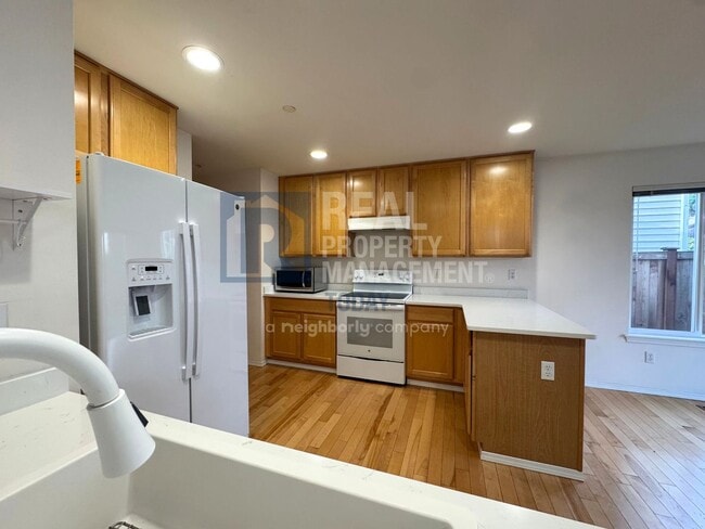 Foto del edificio - Charming 3-Bed, 2.5-Bath DuPont Home Near JBLM!