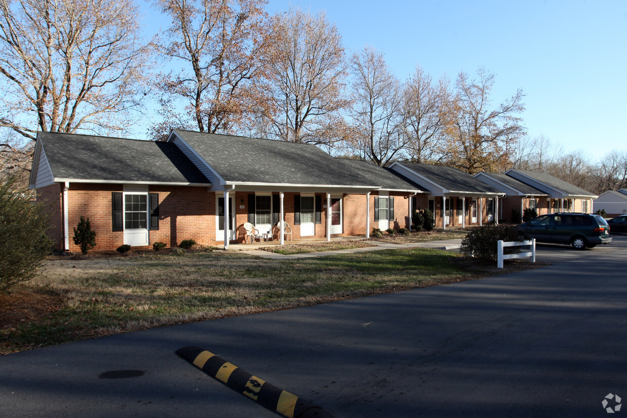 Building Photo - Woodbridge Apartments