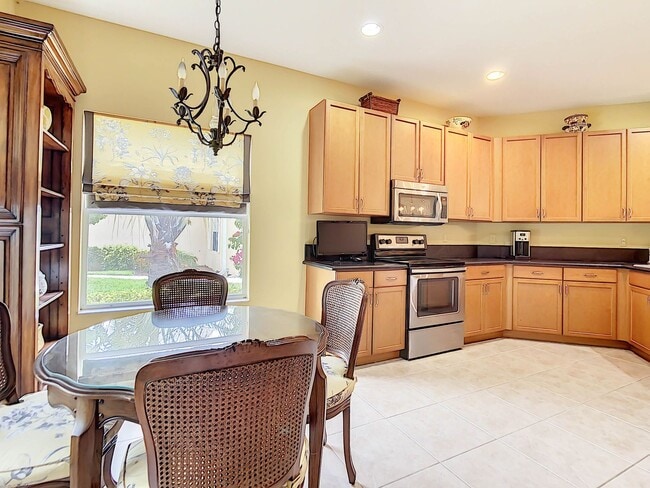 Building Photo - 3/2/2 with Lake & Preserve Views in Lake F...