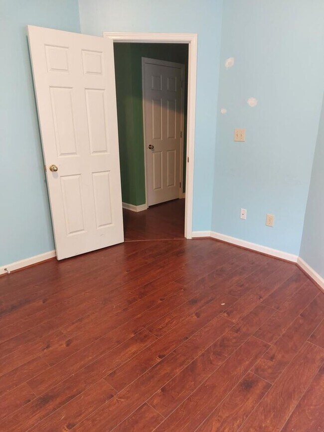 Building Photo - Nicholasville Road Account - Student Housing