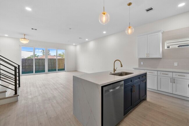 Building Photo - 3617 Dreyfus St