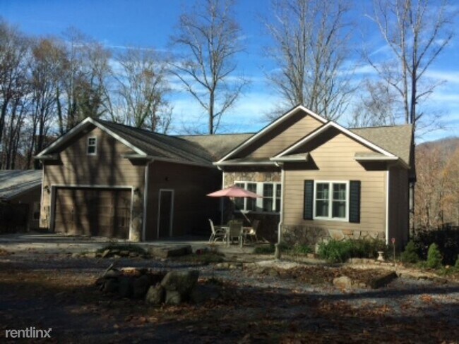 Foto del edificio - 3 br, 2 bath House - 40 Oak Dr