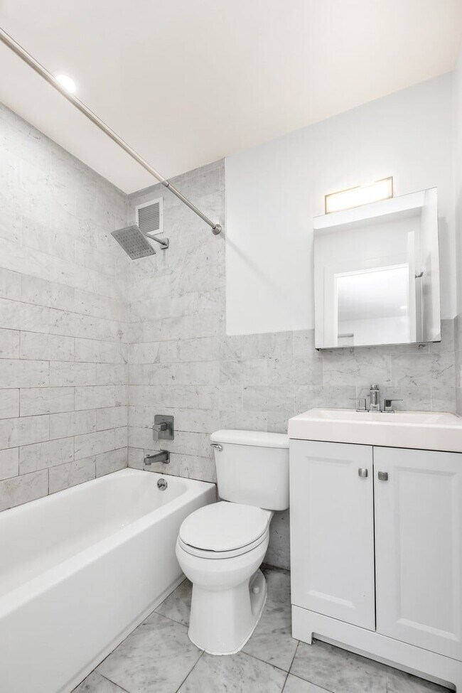 Building Photo - 1220 Lexington Ave