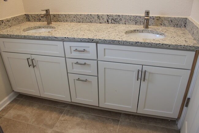 Foto del edificio - 4976 N 132nd St