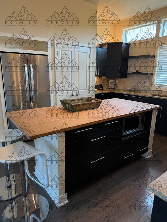 Foto del edificio - 2 BED 2 BATH FULLY FURNISHED HOME!!!