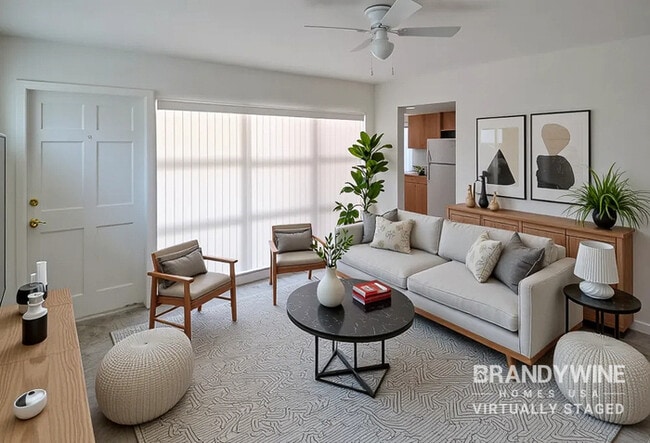 Building Photo - 6215 N Coolidge Ave