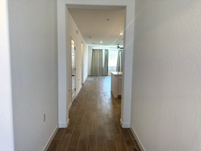 Foto del edificio - 1083 Traverse Dr S
