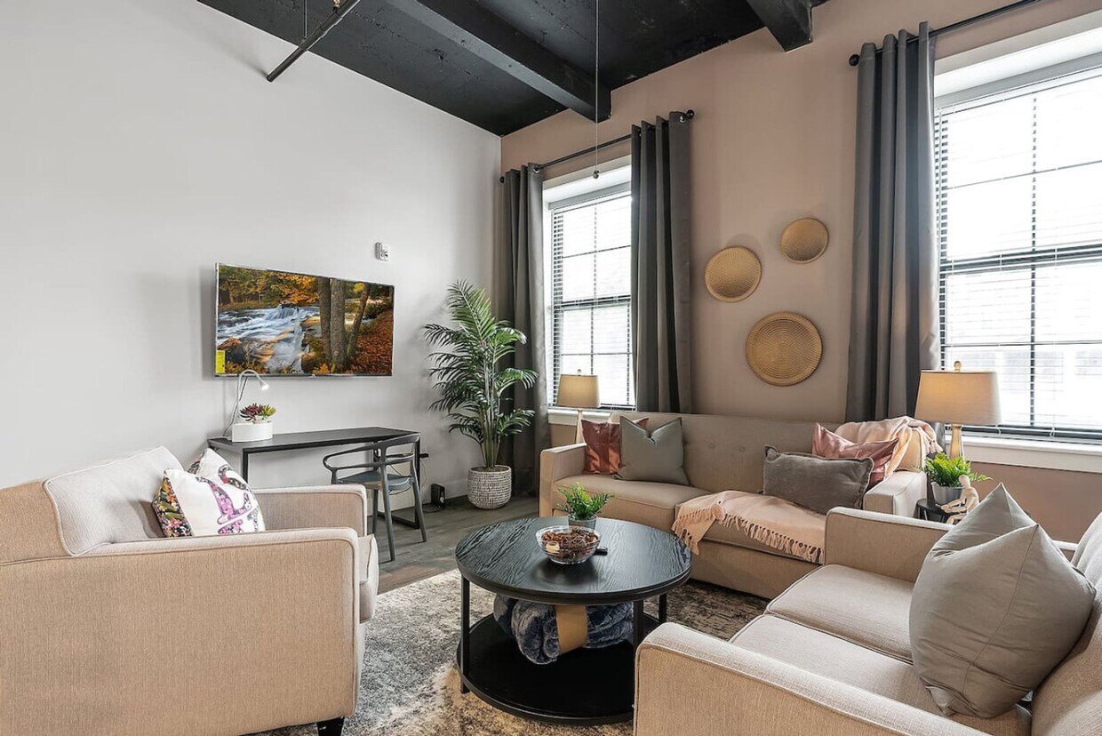 Foto principal - 212 W Roberts Ave