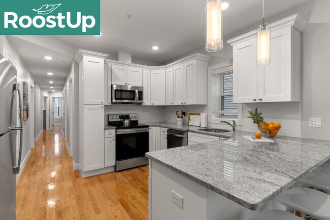 Foto del edificio - Furnished Bedroom with Private Bath in South Boston