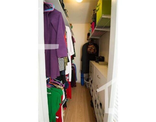 Foto del edificio - Gorgeous 3 bed in Allston