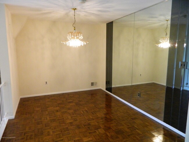 Building Photo - 271 Clubhouse Dr