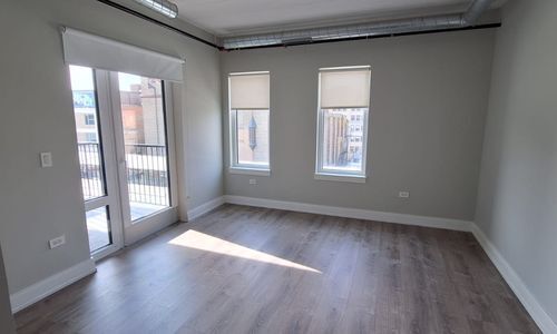 Foto del edificio - 941 W Belmont Ave