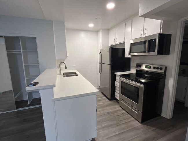 Interior Photo - 951 S. Oxford