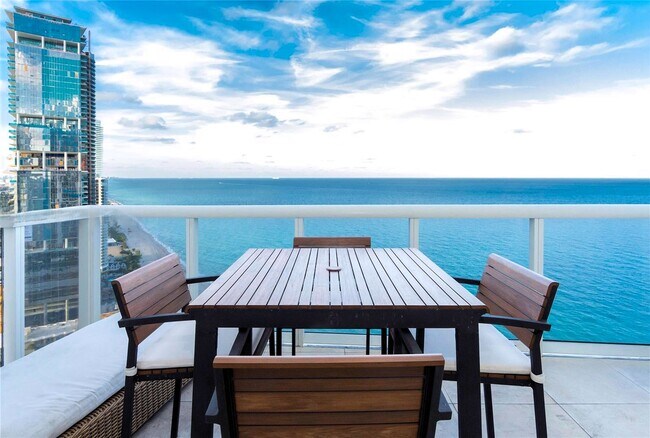 Foto del edificio - 18201 Collins Ave