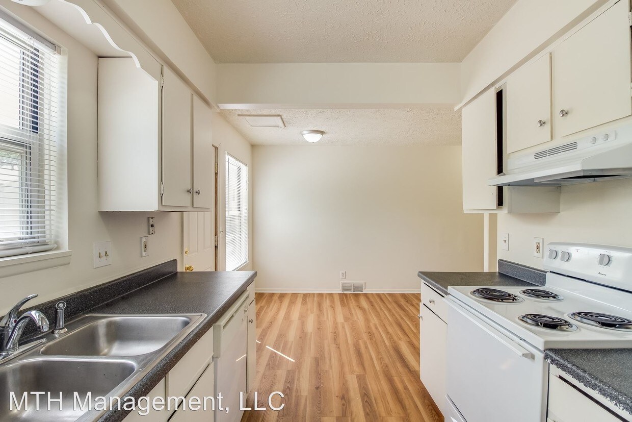 Foto principal - 731-925 Burcham Dr