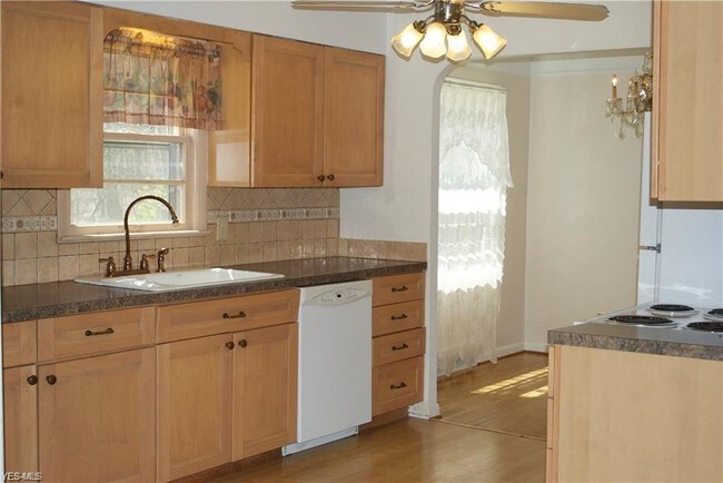 Building Photo - 5322 Eastview Dr