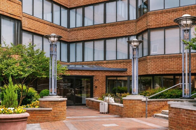 Foto del edificio - 1111 30th St NW