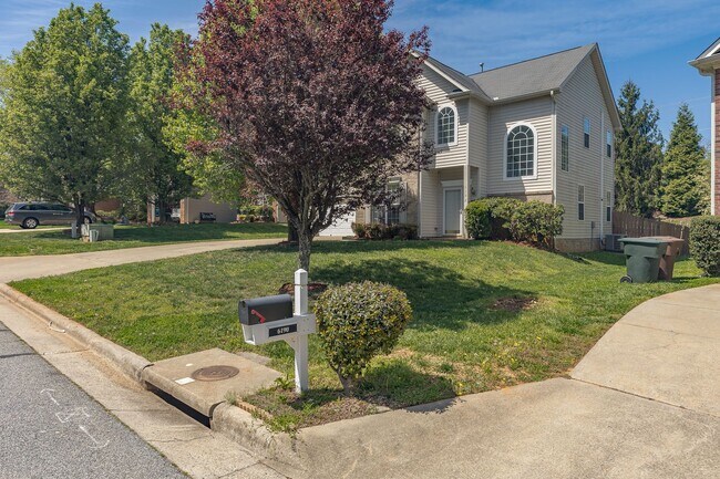 Foto del edificio - Spacious beautiful 4 bedroom 2.5 bath home...