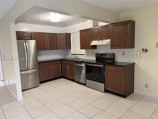 Foto del edificio - 7800 NW 44th Ct