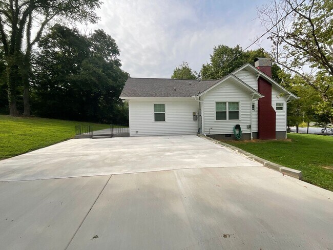 Building Photo - Very nice 2 bed/1 bath home - Morristown