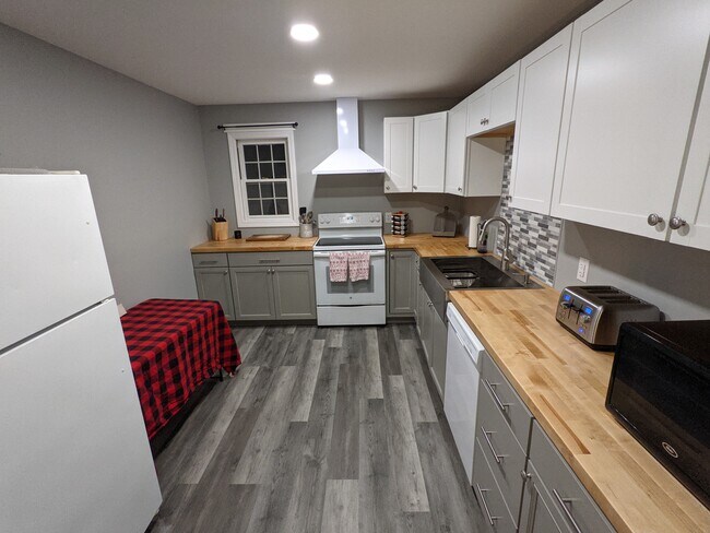 Building Photo - 215 Northern Pines Rd
