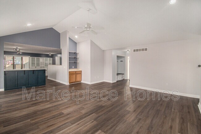 Foto del edificio - 1560 Stonehaven Dr