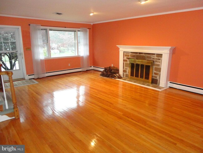 Building Photo - 503 Fairway Ct