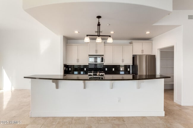 Building Photo - 945 E Playa Del Norte Dr