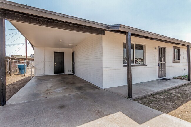 Foto del edificio - 4641 S 17th Pl