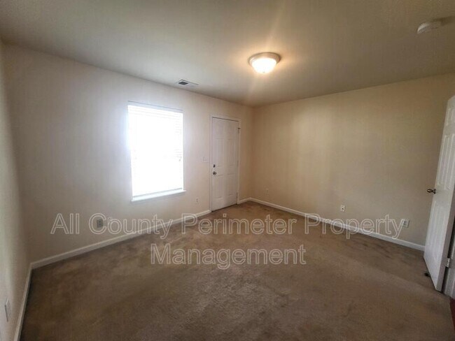 Building Photo - 914 Society Circle SW