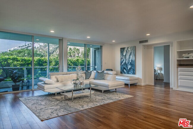 Foto del edificio - 723 Palisades Beach Rd