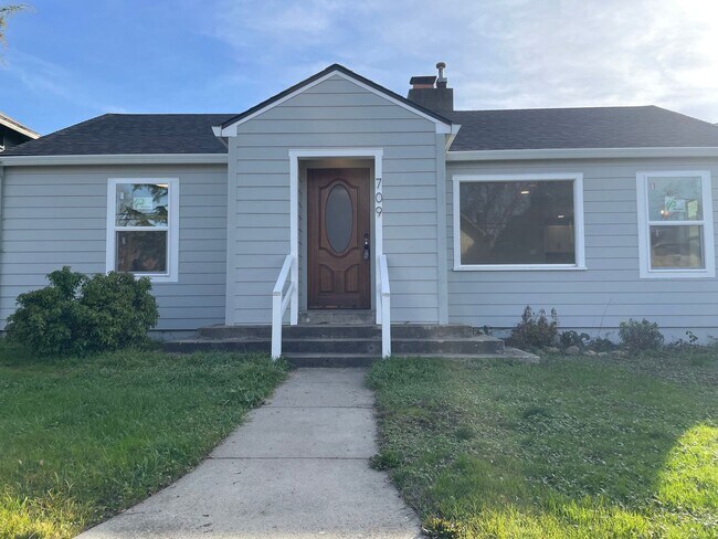 Foto del edificio - Newly Remodeled 2 Bedroom 1 Bathroom Home***A MUST SEE HOME***