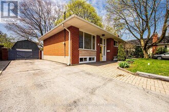 Building Photo - 530 Lees Ln