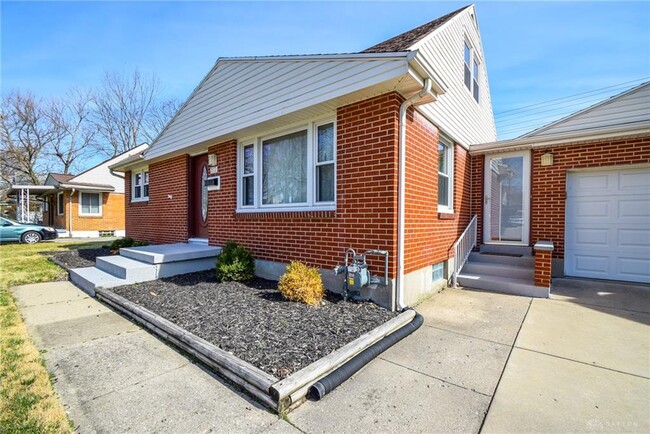 Building Photo - 2572 Acorn Dr