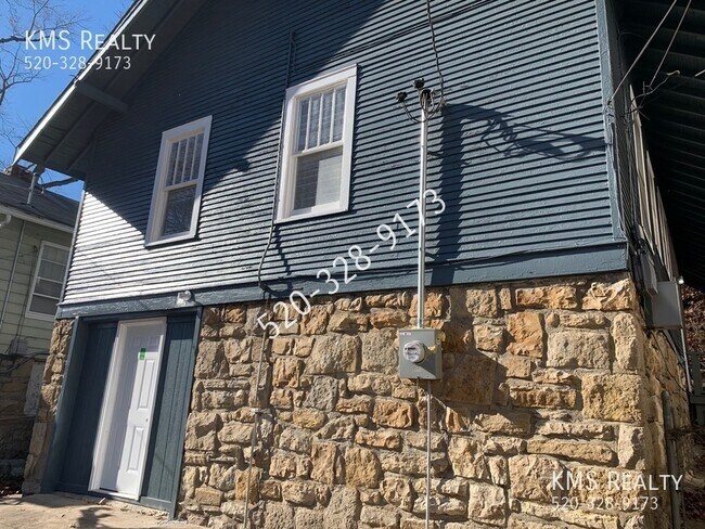 Building Photo - 2 Bedroom 1 Bath-345 Spruce Ave -OWNER/AGENT