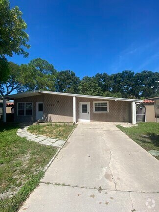 Building Photo - 4723 W Iowa Ave