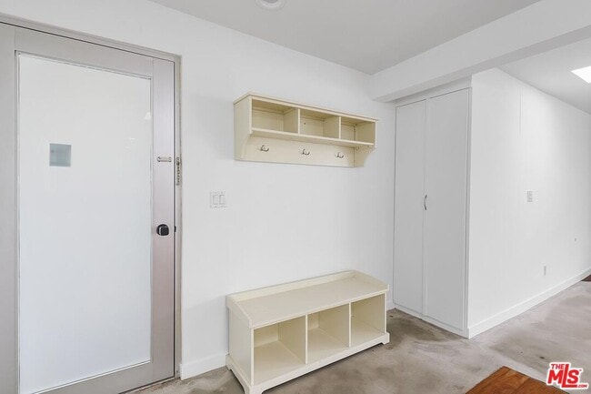 Building Photo - 25 Ironsides St