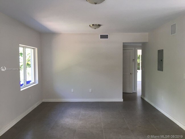 Foto del edificio - 435 NE 69th St