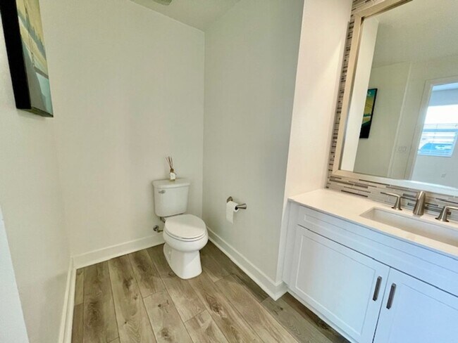 Building Photo - Spacious Newer Townhome in great Goleta Location