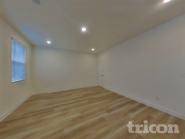 Building Photo - 5054 Lawler Ln