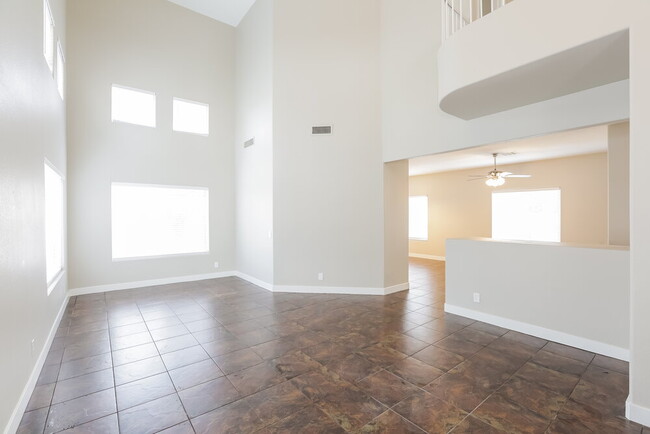 Building Photo - 8648 Country Crossings St
