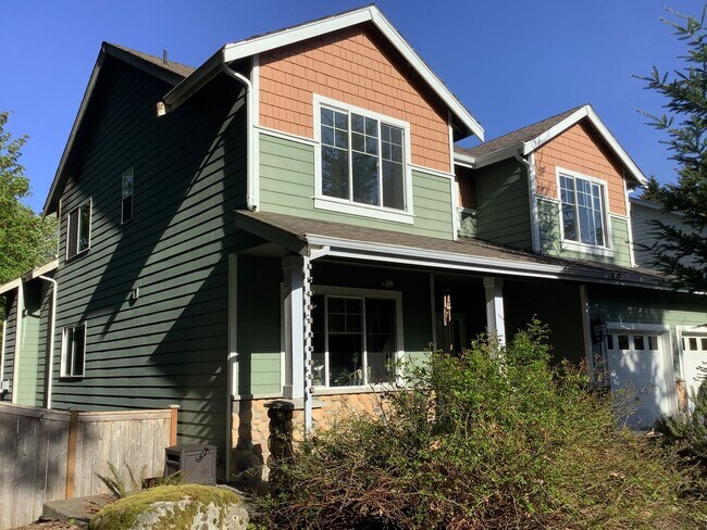Foto del edificio - POULSBO/Meredith Heights  - 5 BED 4 BATH W...