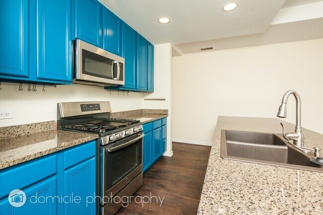 Foto del edificio - Absolutely beautiful 2 bed 2 bath condo wi...