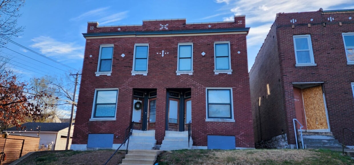 421442164216 Dewey Ave Unit 4214 1st Floor, St. Louis, MO 63116