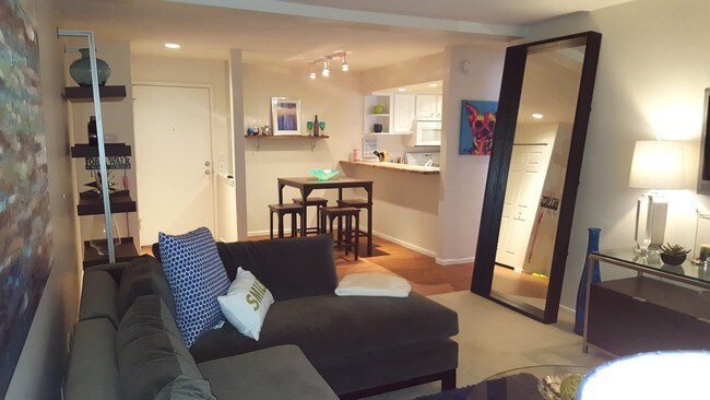 Foto del edificio - 1207 Briarbrook Dr