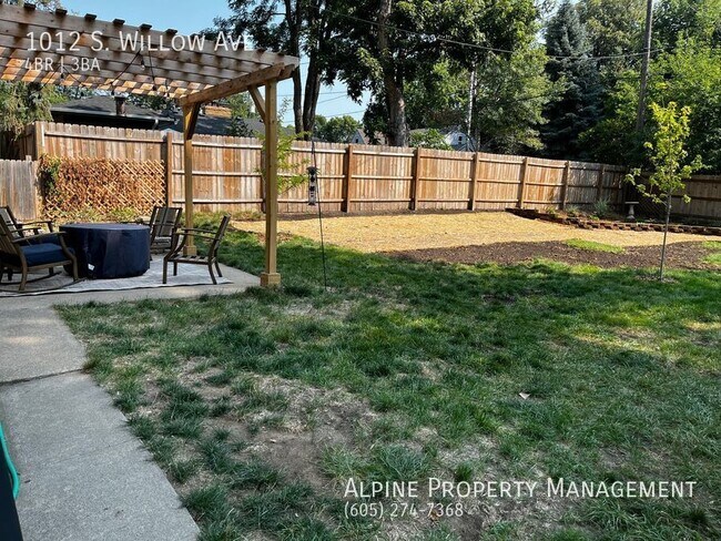 Building Photo - 4 Bed/3 Bath Single Family Home For Rent!